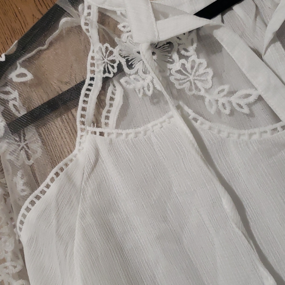 2 Left New boutique Oversized lace blouse Large - Picture 7 of 9